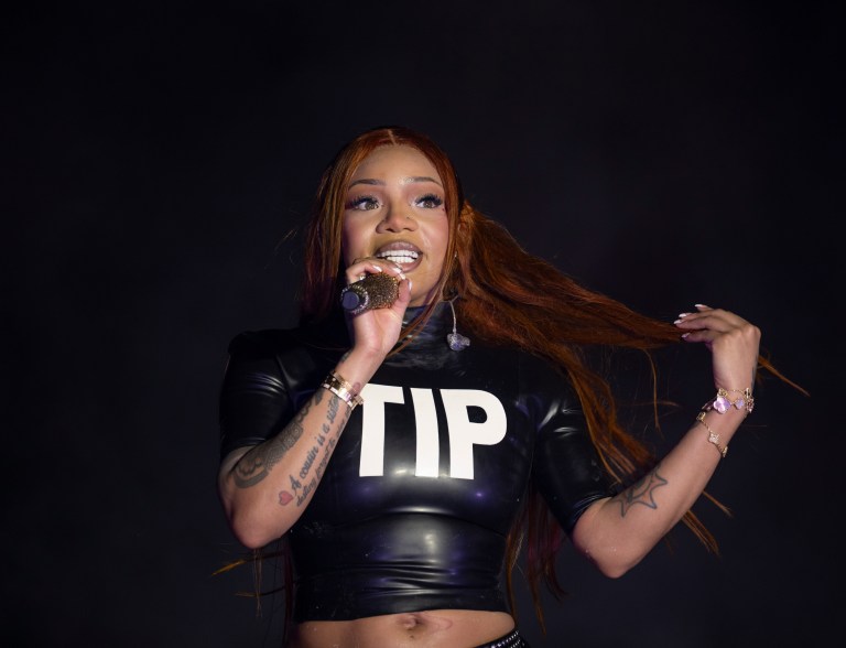Can’t Stop The Motion! GloRilla’s Sister’s Glow-Up Has the Timeline Double Tapping Her Latest Looks (PHOTOS) Can’t Stop The Motion! BroRilla’s Glow-Up Has the Timeline Double Tapping Her Latest Looks (PHOTOS)