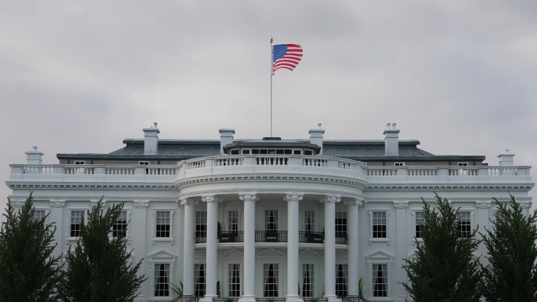 Suspect Identified & Killed After Reportedly Opening Fire Near White House Security Checkpoint (PHOTO) Gunman Who Claimed He Was Jesus Opens Fire Outside White House, Shot Dead By Secret Service (PHOTO)