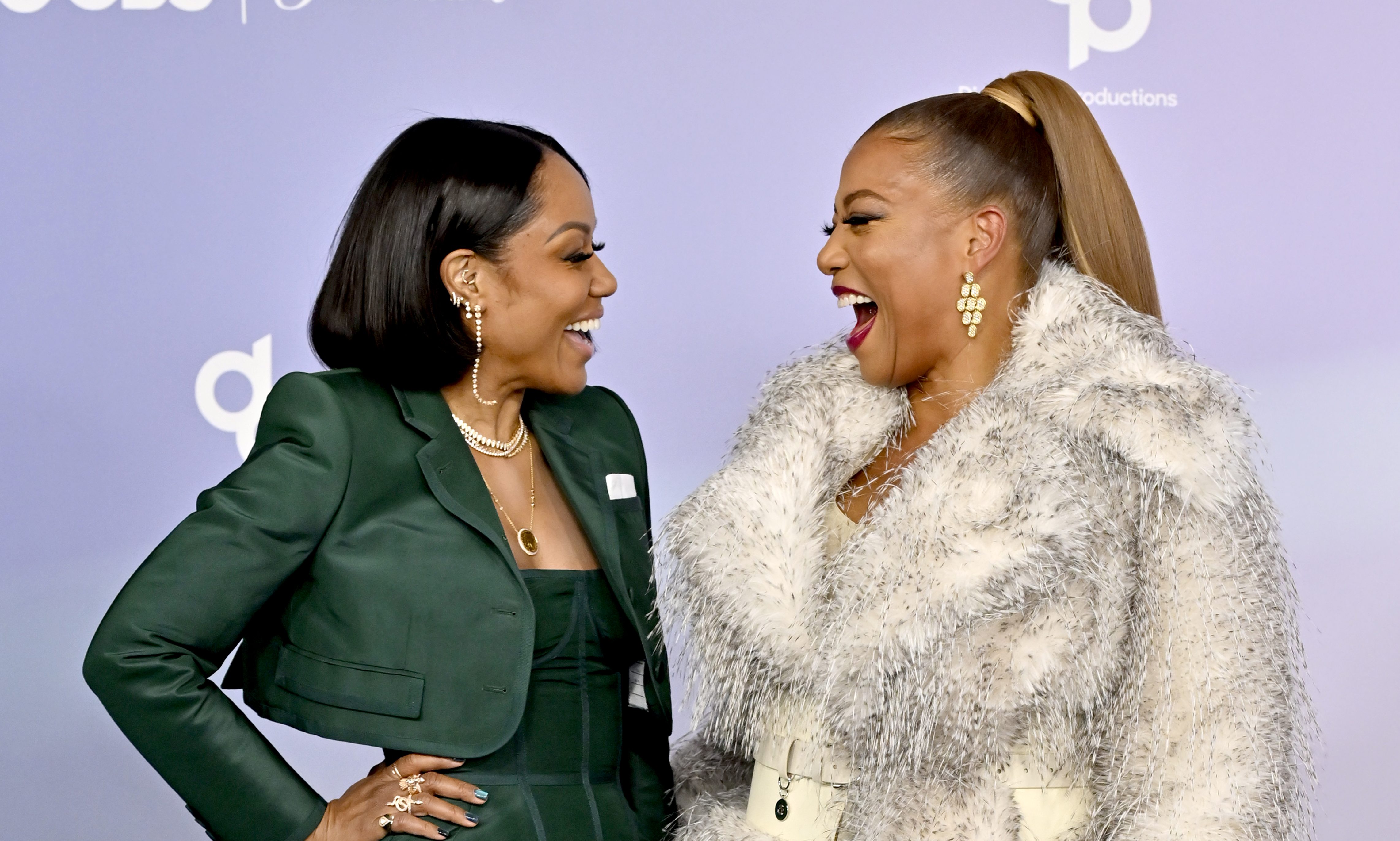 Hey Fam! Queen Latifah Stuns Fans After Poppin’ Out On AMAs Red Carpet With Her Partner Eboni Nichols & Young Son (VIDEOS)