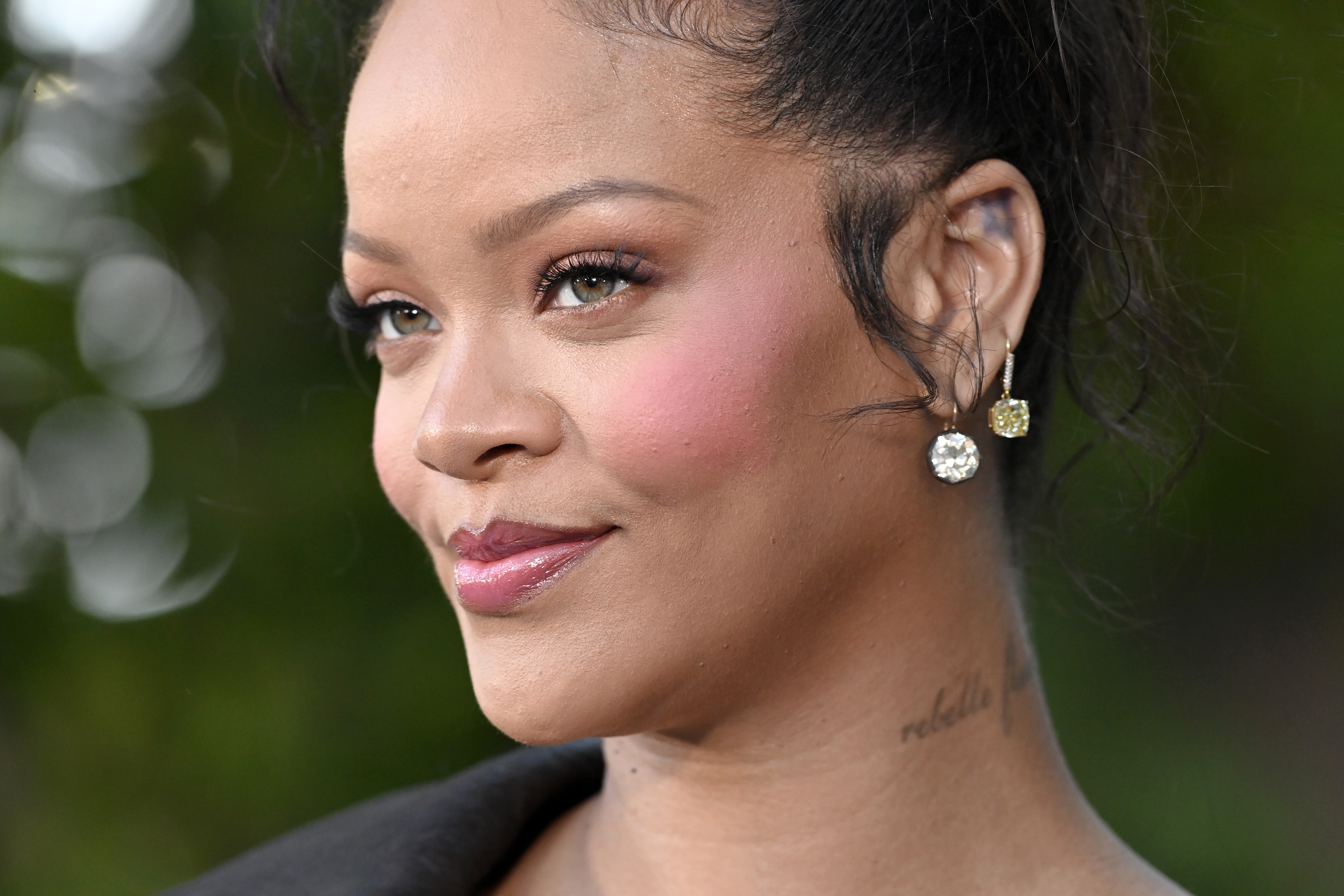 Aww! Rocki Irish Steals The Show As Rihanna Shows Off Her Baby Girl In New Photo That Has Fans Obsessed (VIDEO)