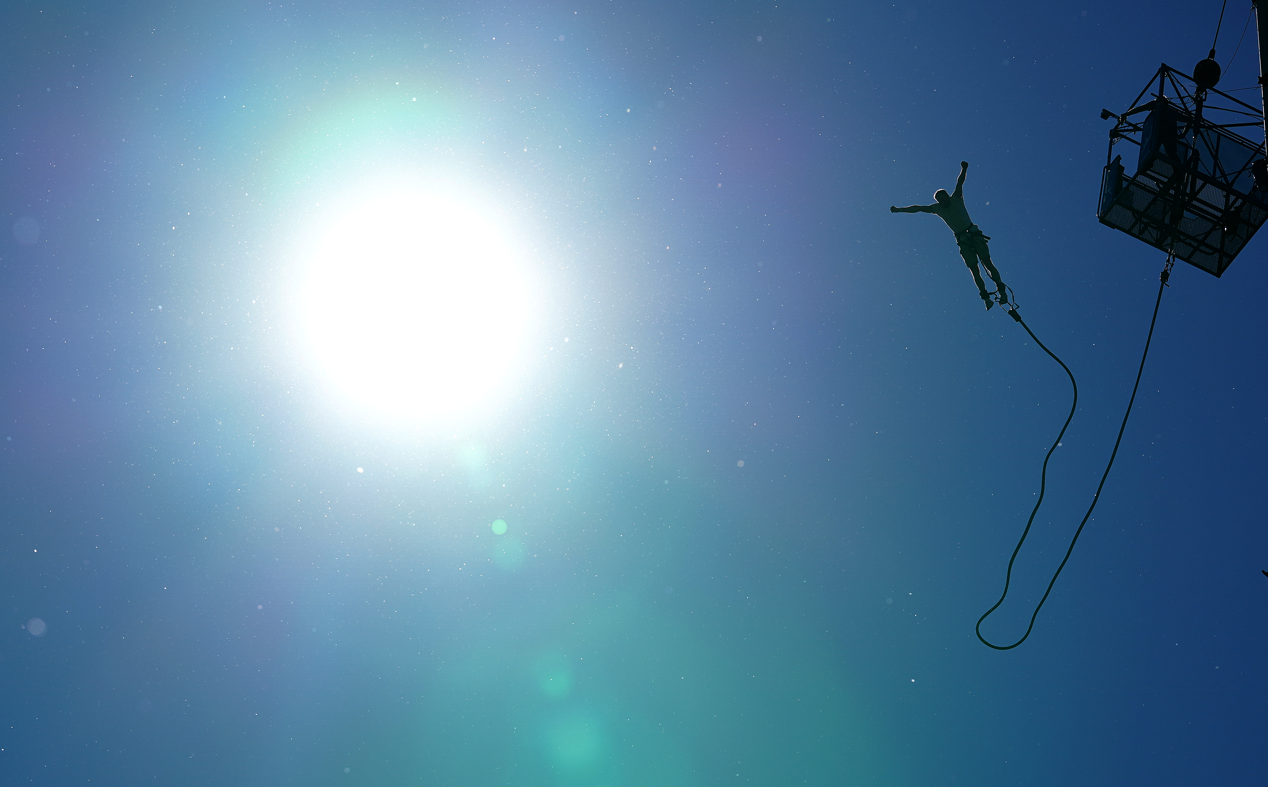 Prayers Up! Viral Video Shows 21-Year-Old Woman In Brazil Being Tossed Off Bridge Before Her Bungee Safety Cord Is Attached