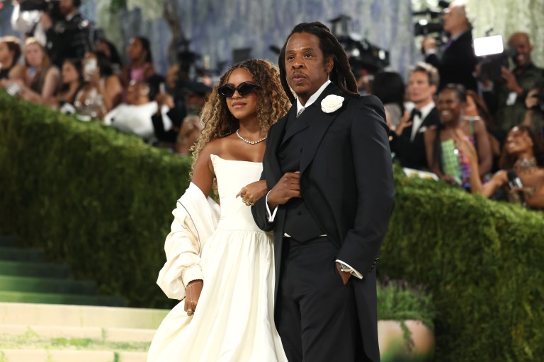 Double Take? Blue Ivy’s Father-Daughter Moment With Jay-Z Has Fans Debating Who She Resembles (VIDEO)