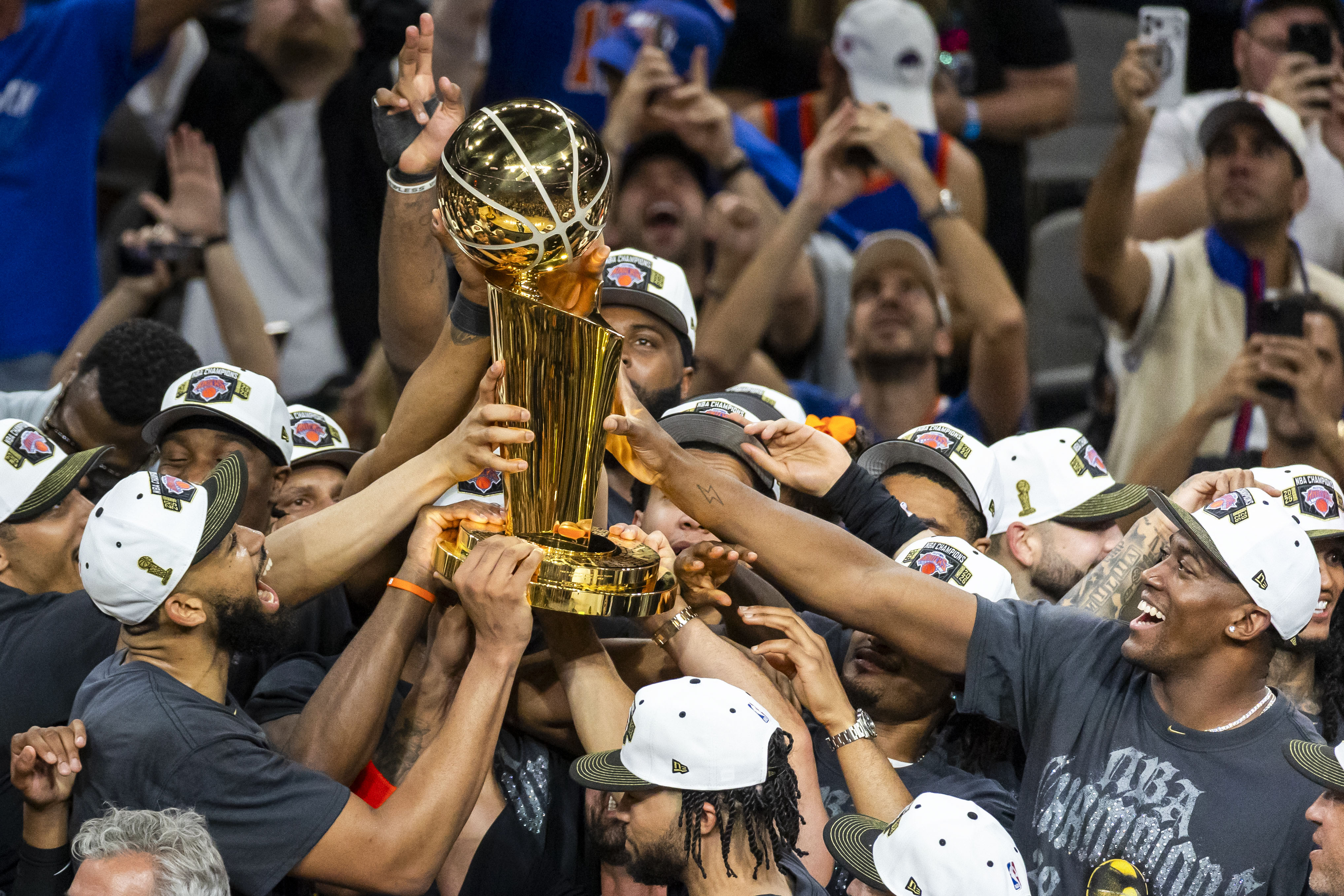 Zero Composure? Knicks Arrive Home As Locker Room Clips Leave The Timeline SHOOK (VIDEOS)