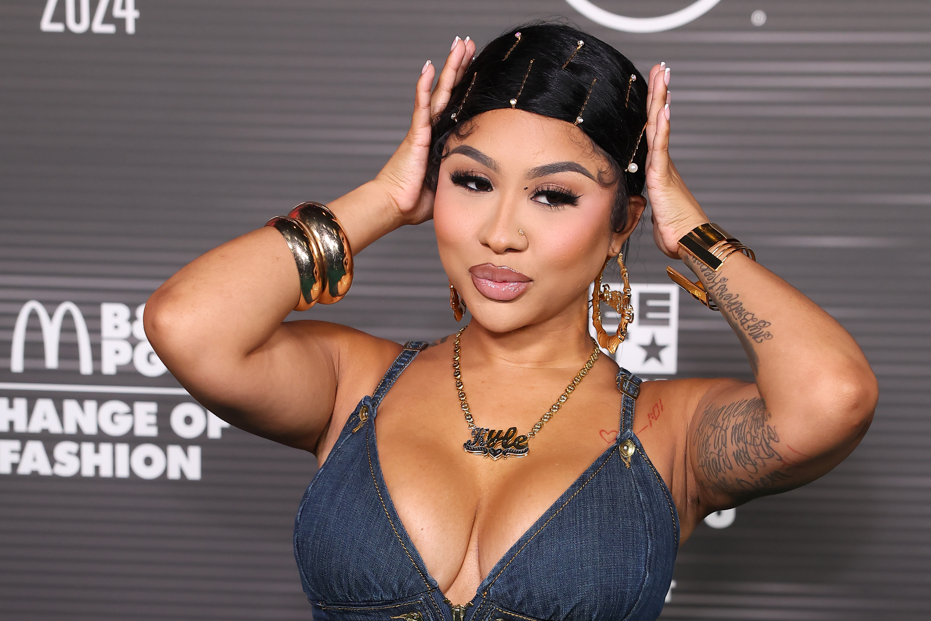 Ari Fletcher Checks Troll For Bringing Up Her Marriage Plans With Moneybagg Yo After Flexing Her Ring Collection (VIDEO)