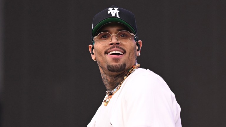 Social Media Users Are Cuttin’ UP After Chris Brown Announced The “Clothing Theme” For His & Usher’s Upcoming Tour Social Media Users Are Cuttin UP After Chris Brown Announced The Clothing Theme For His & Usher Upcoming Tour