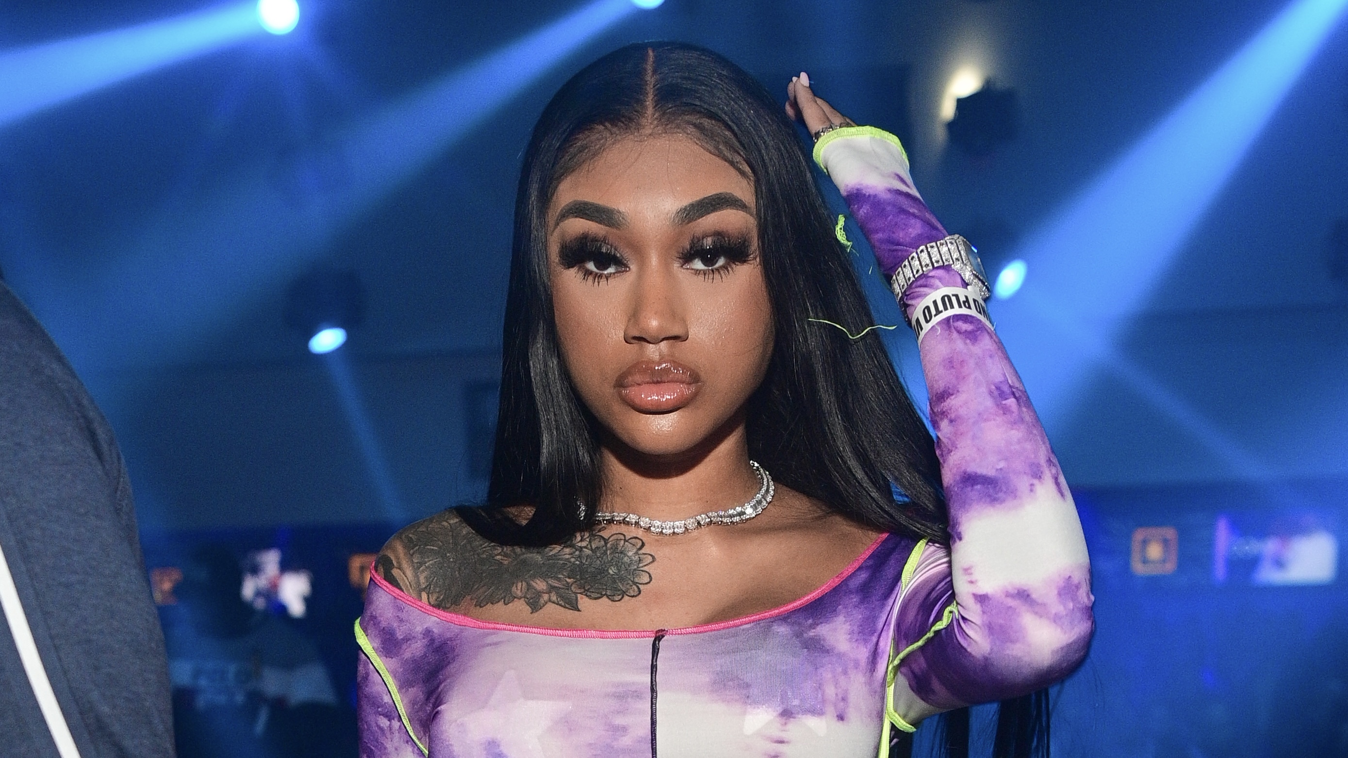 Bumpin’ & Glowin’! Jania Meshell Shows Off Her Growing Baby Bump (VIDEO)