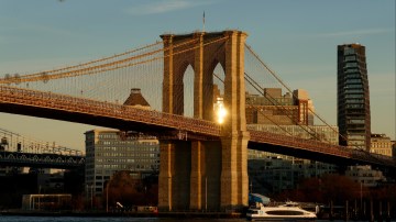 NYPD rescues woman NYPD Brooklyn Bridge NYPD woman woman Brooklyn Bridge NYPD rescues woman Brooklyn Bridge