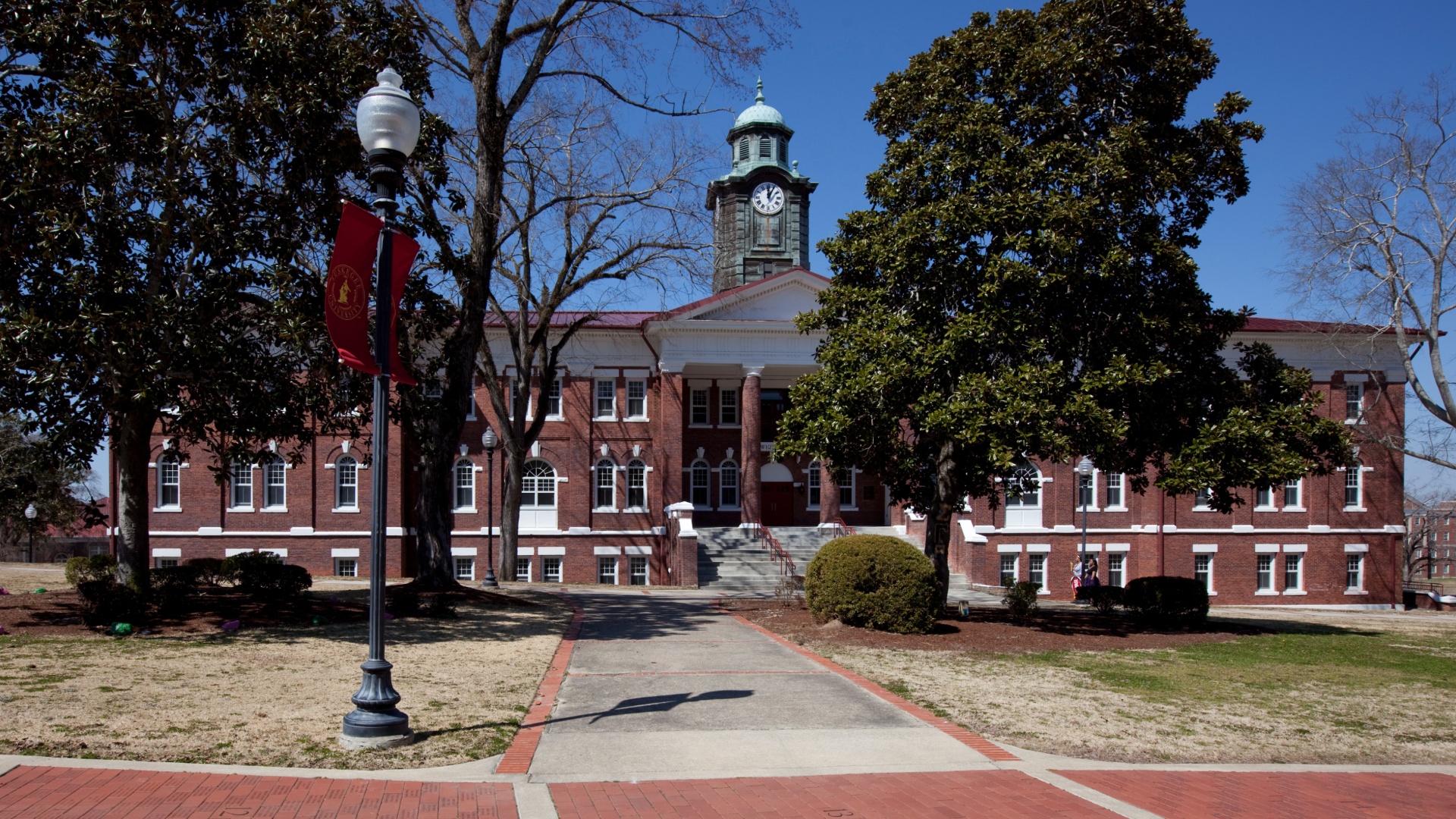 Whew! Tuskegee University Prompts Online Debate After School Reportedly Bans Bonnets And Durags