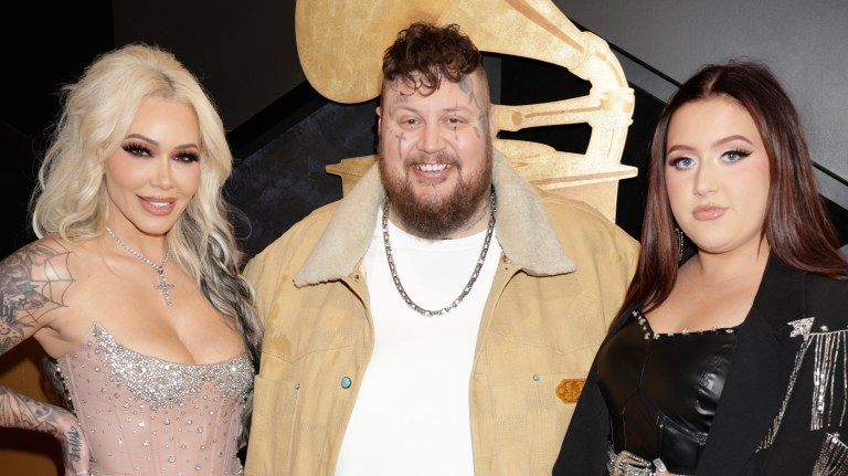 Whew! Jelly Roll’s Daughter Says Internet Will “Crumble” The Day She Shares Reason For Her Dad & Bunnie XO’s Divorce Whew! Jelly Roll's Daughter Bailee Ann DeFord Says Internet Will Crumble The Day She Speaks On Reason For Her Dad & Bunnie XO Divorce