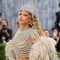 World Stop! Beyoncé Shocks Fans With Surprise Release & The Internet Can't Keep Calm (VIDEO)