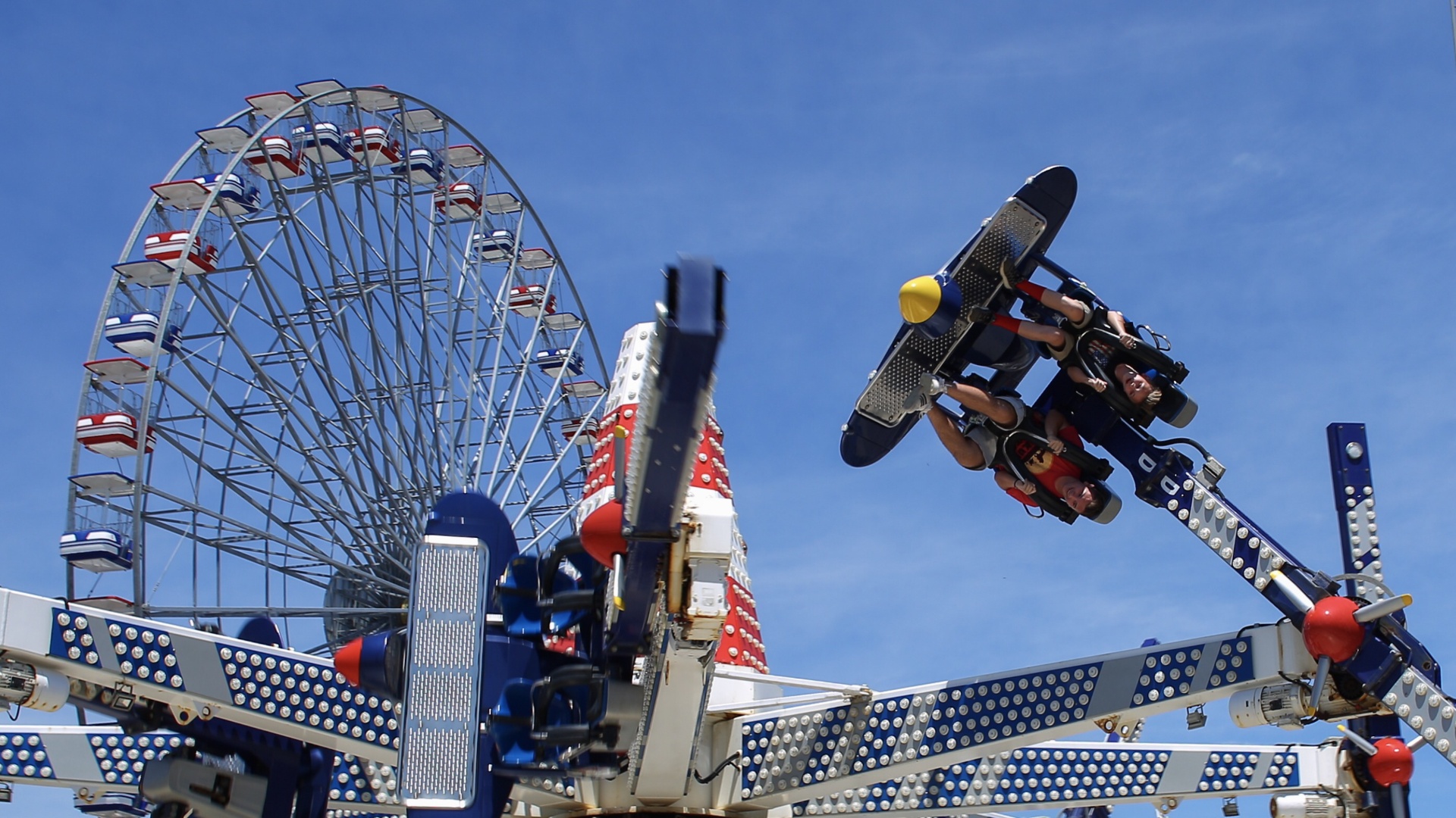 Yikes! Footage Shows Amusement Park Guests Stranded Upside Down On New Jersey Boardwalk Ride (VIDEO)