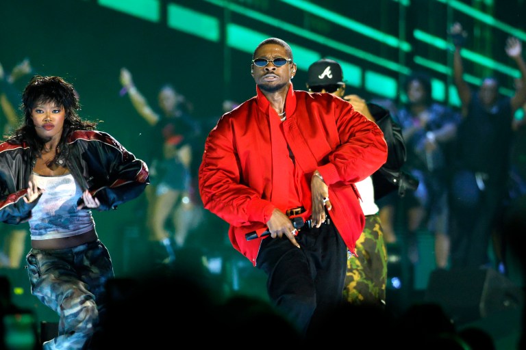 Confessions? Usher Addresses Viral Clips & Rumors Of An Alleged Clone Performing On Tour & Fans Weigh In (VIDEO)