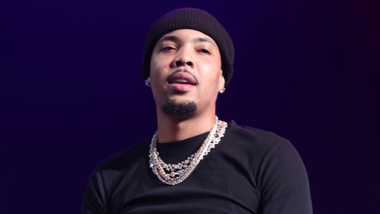 Oh, Nah! G Herbo’s Reaction To Fan Snatching His Mic While He Was Performing Is Going Viral (WATCH) Oh, Nah! G Herbo's Reaction To Fan Snatching His Mic While He Was Performing Is Going Viral (WATCH)