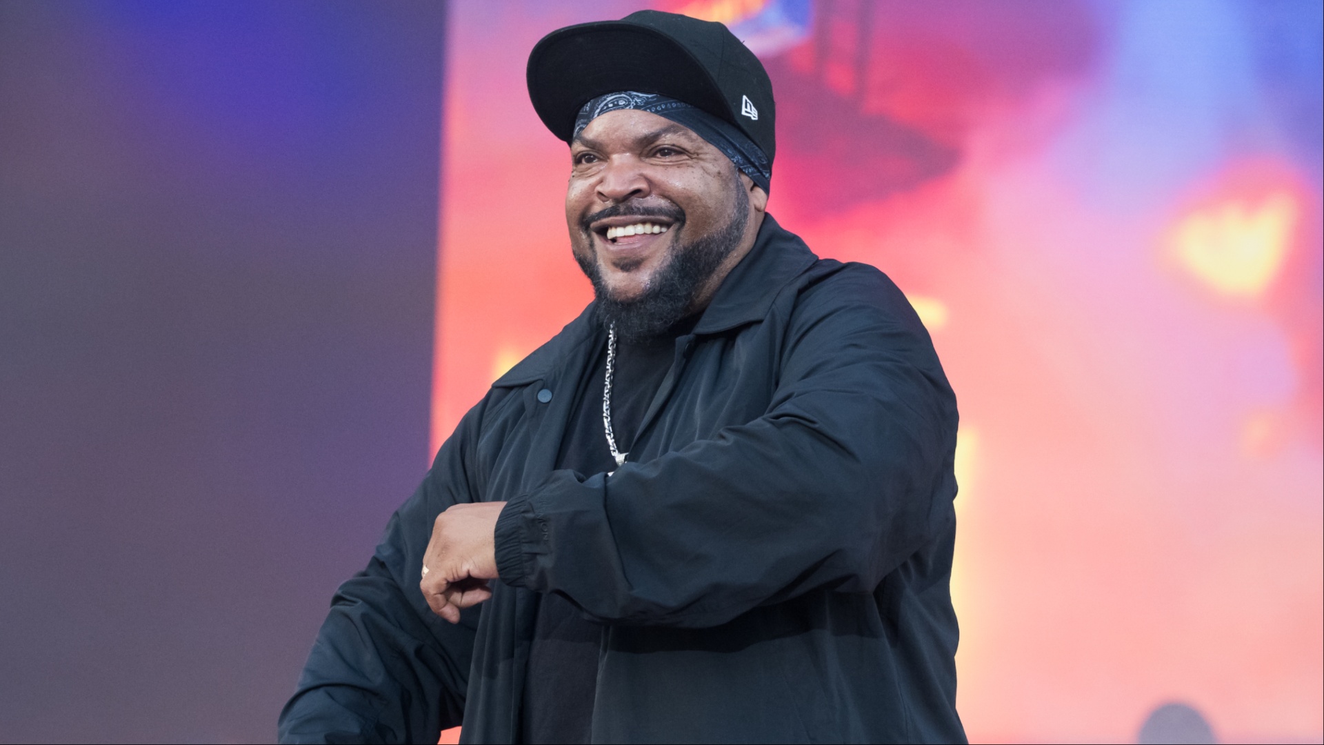 Ice Cube’s Son O’Shea Jackson Jr. Jokes About Dad’s Dance Moves At BIG3 Game, Then Defends Him (VIDEO)