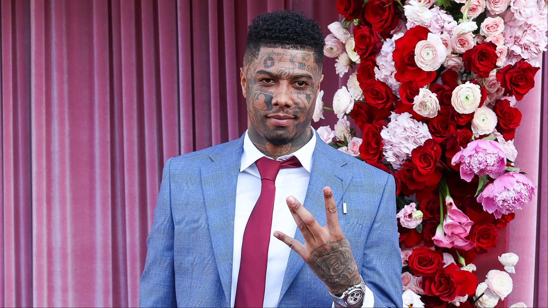 Blueface’s Girlfriend Nevaeh Akira Goes Into Labor As He Livestreams While Dropping Off Chrisean Rock At The Airport (VIDEO)