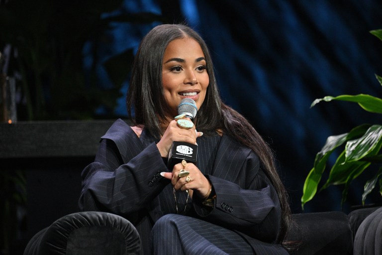 New New Vibes! Lauren London Had The Gworls Double Tapping After Her Latest Flicks Left Fans Shook (PHOTOS) New New Vibes! Lauren London Had The Gworls Double Tapping After Her Latest Flicks Left Us Shook (PHOTOS)