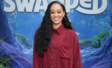 Okay, Couple! Tia Mowry & Javone Williams’ NEW Cozy Getaway Flicks Have Fans Split (PHOTOS)