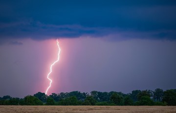 Prayers Up! Florida Mom And 2-Year-Old Daughter Fatally Struck By Lightning As Husband Speaks Out (VIDEO)