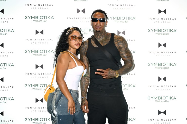 Whew! Fans Drop Theories After Moneybagg Yo Seemingly Kicks Someone Out Of VIP Section While With Ari Fletcher (VIDEO) Whew! Fans Drop Theories After Moneybagg Yo Seemingly Kicks Someone Out Of VIP Section While With Ari Fletcher (VIDEO)