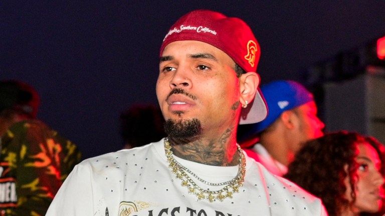 Whew, Chile! Chris Brown Has Fans Cuttin’ UP After Sharing A Cryptic Post About Hating The Music Industry Chris Brown hate music industry celebrities Usher The R&B Tour fans villain