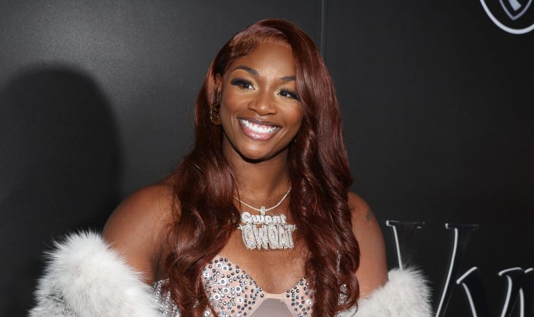 Heavyweight Baddie! Claressa Shields Has Fans Gagging Over Her Face Card & Curves In Latest Look (VIDEO) Claressa Shields Has Fans Gagging Over Her Face Card & Curves In Latest Look