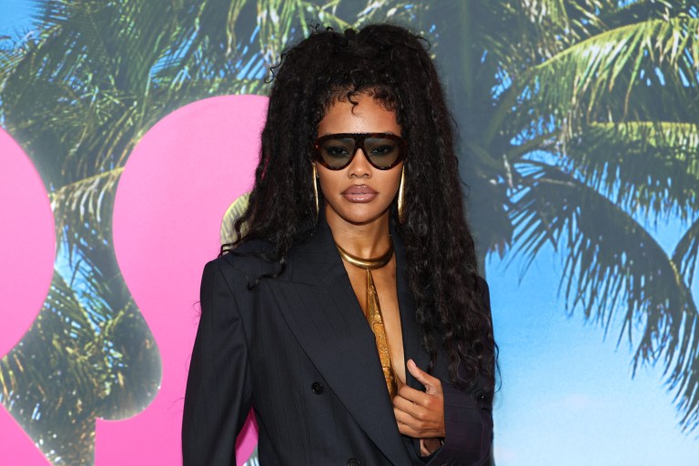 Too Smooth! Teyana Taylor & Her Daughters’ Double-Dutch Skills Have Fans Asking For Lessons (VIDEOS) Fans Are Too Lit As Teyana Taylor & Her Daughters’ Double-Dutch Skills Have Us Asking For Lessons (VIDEOS)