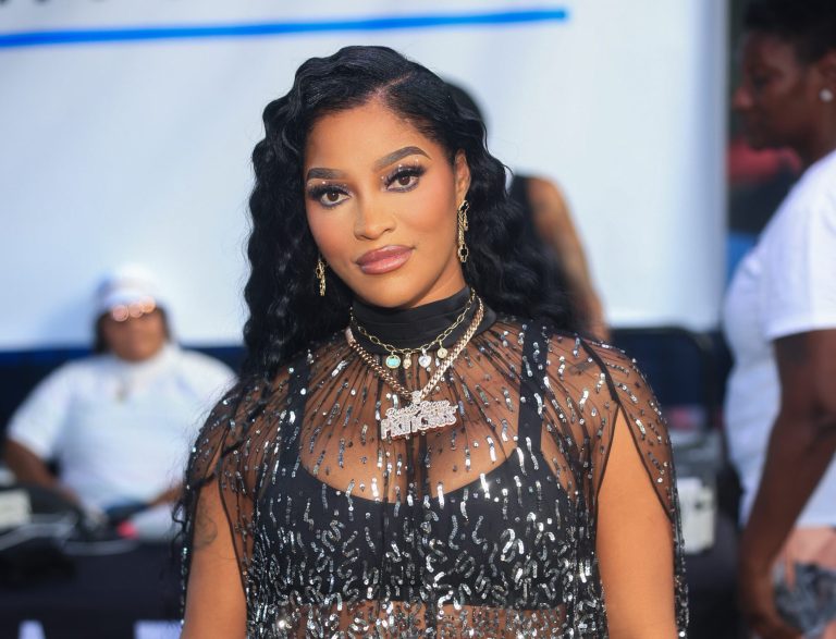 Family First! Joseline Hernandez Shares Heartfelt Message While Reuniting With Her Mom After Nine Years (PHOTOS + VIDEOS) Joseline Hernandez Shares Heartfelt Message While Reuniting With Her Mom After Nine Years