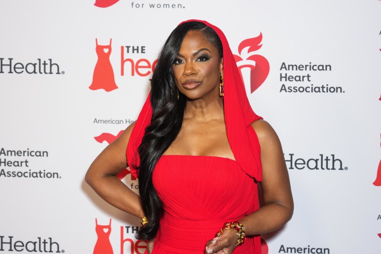 Kandi Burruss Claps Back At Ex Todd Tucker, Says She Did The “Right Thing By Getting Divorced” (PHOTO) Kandi Burruss Claps Back At Ex Todd Tucker, Claims She Did The “Right Thing By Getting Divorced" (PHOTO)