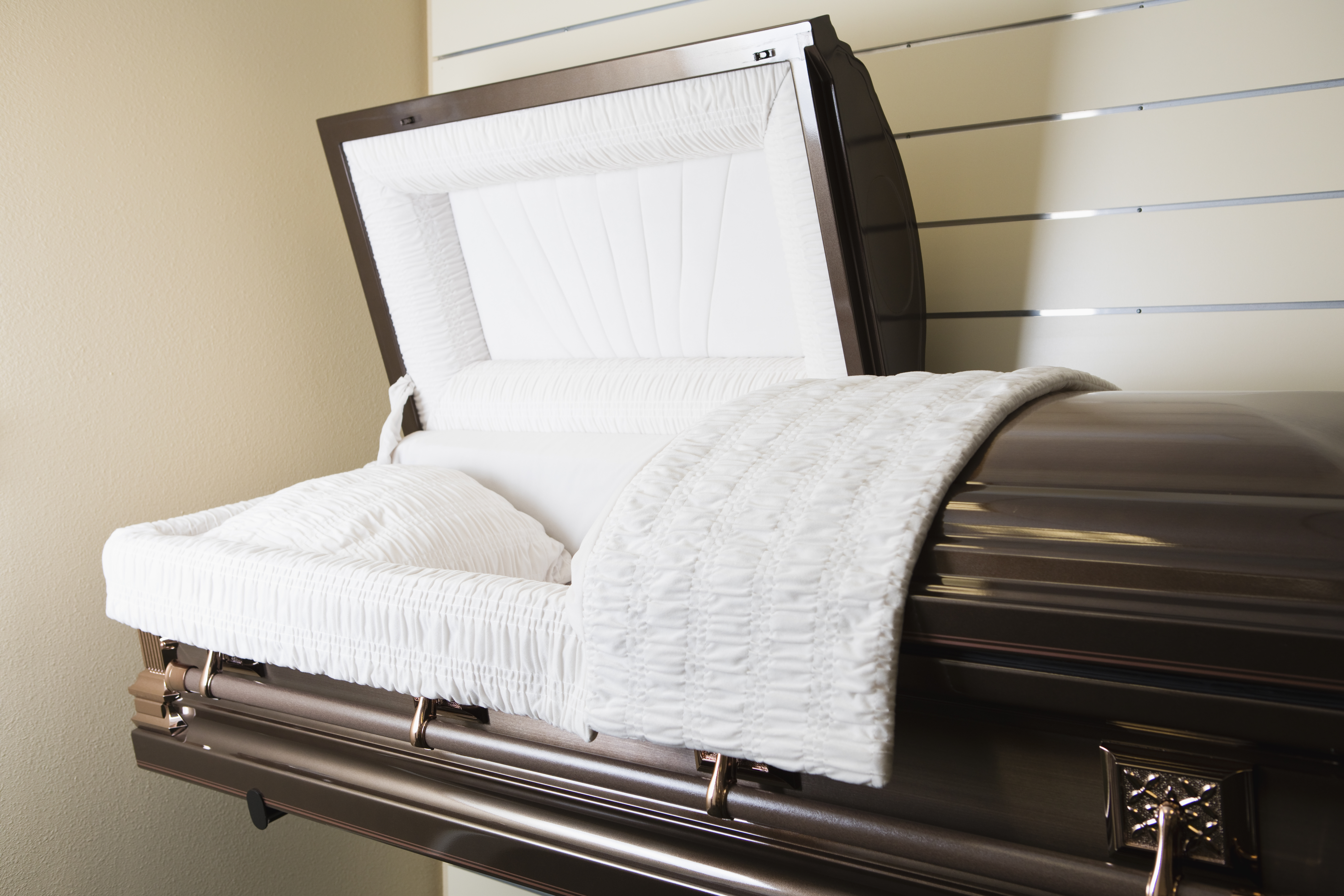 Say WHAT?! Detroit Family Horrified After Discovering Wrong Body In Casket Following Alleged Mix-Up At Funeral Home (VIDEO)