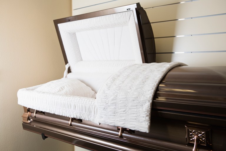 Say WHAT?! Detroit Family Horrified After Discovering Wrong Body In Casket Following Alleged Cremation Mix-Up At Funeral Home (VIDEO)