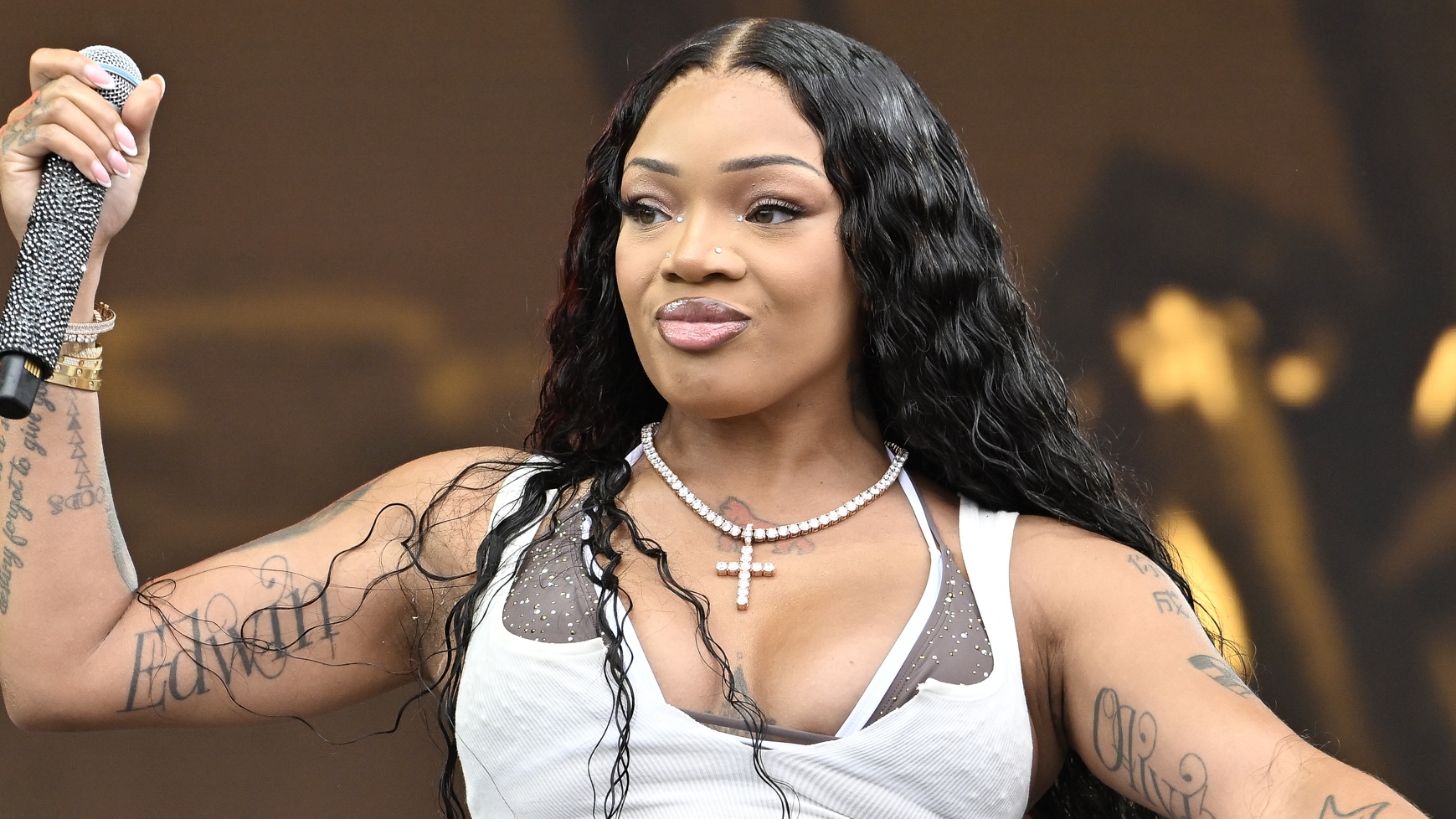 Victoria “BroRilla” Woods Pens Public Apology To Her Mom & Shares Regret For Including Her In Feud With Sister GloRilla (PHOTOS)