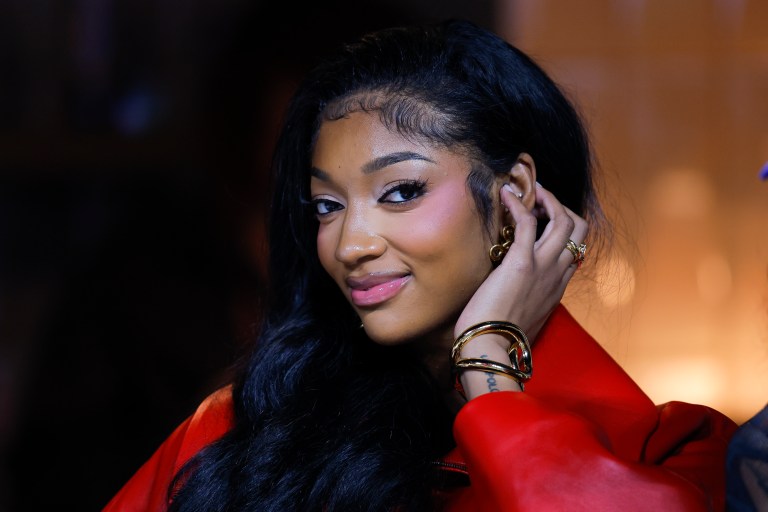 In Another Lifetime? Angel Reese Has The TL In TEARS Over Her Response To A Fan’s Marriage Proposal (PHOTO + VIDEO) Angel Reese Has The TL In TEARS Over Her Response To A Fan's Marriage Proposal
