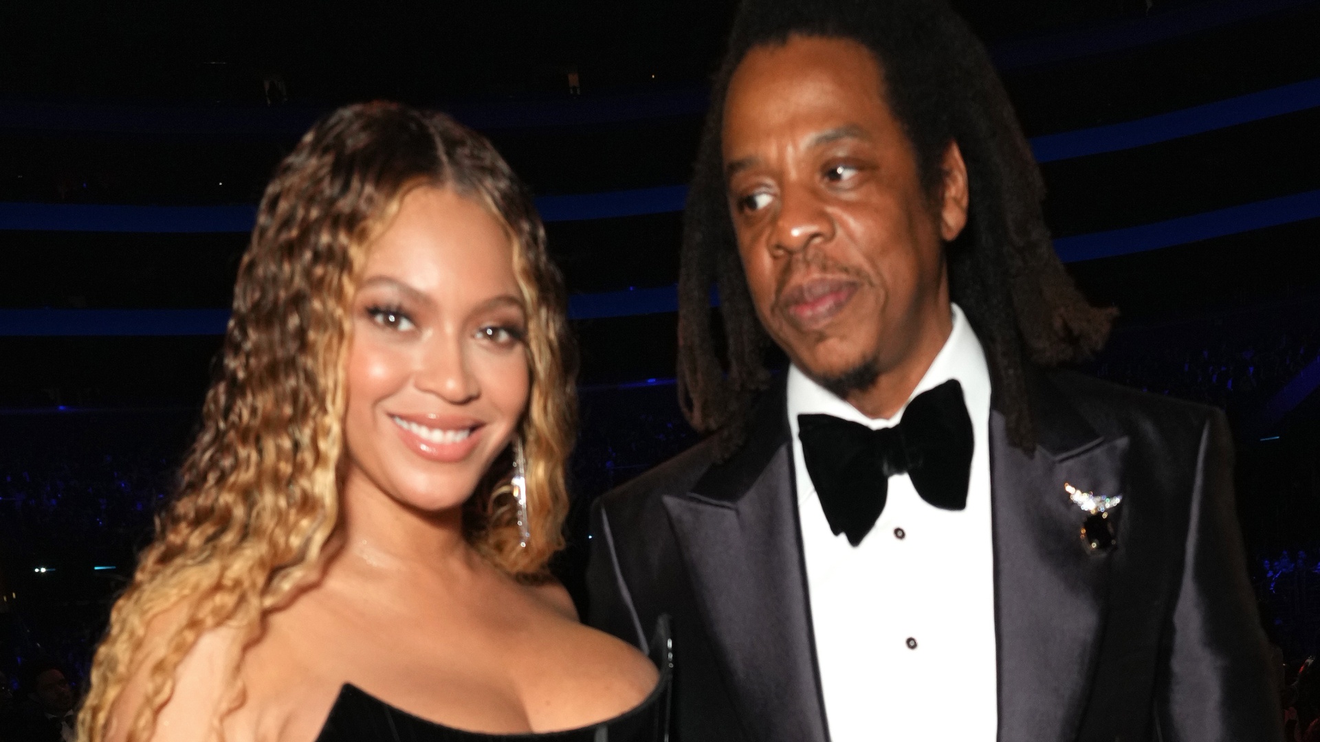 Pop Out, Then! Beyoncé And Jay-Z Make Appearance In Las Vegas, But Her Hairstyle Steals The Show (VIDEO)