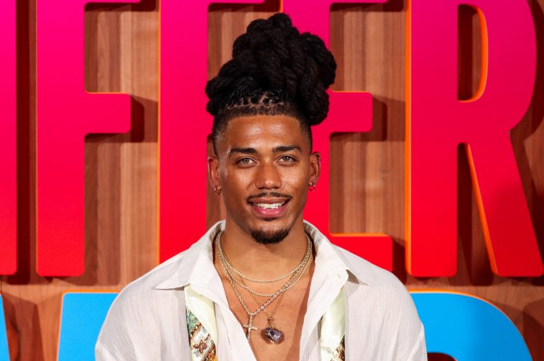 Aunties Tap In! Cornell Young IV Has The Ladies Shooting Their Shot After Revealing Why He Prefers Older Women (VIDEO) Cornell Young IV Has The Ladies Shooting Their Shots After Revealing Why He Prefers Older Women
