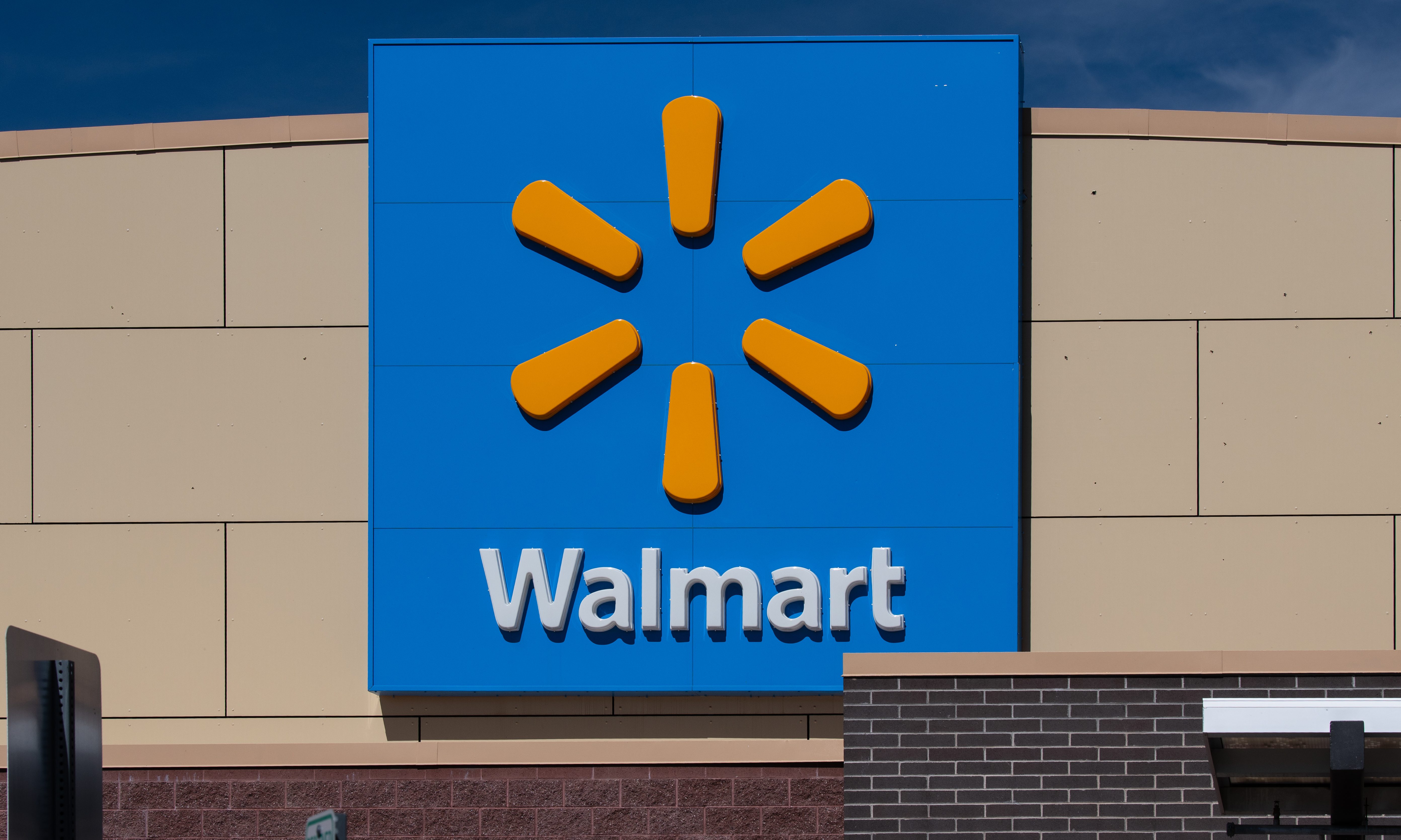 Not The Bubble Guts! 19 People Reportedly Hospitalized After Potluck At Walmart Distribution Center