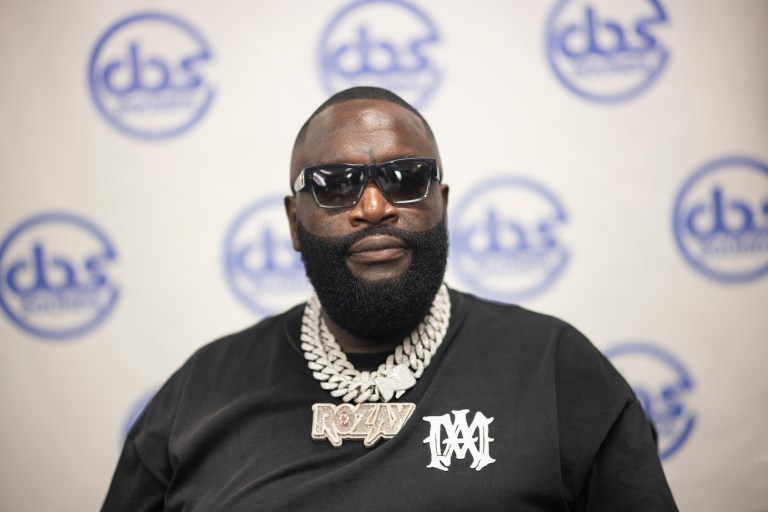 Miami, He Outside? Video Shows Mystery Woman Flaunting A Night Out With Rick Ross & Fans Are Mentioning Tia Kemp (WATCH) Rick Ross Spotted Mystery Woman Miami Nightclub Battery DV Arrest Jazzma Kendrick Tia Kemp comparisons