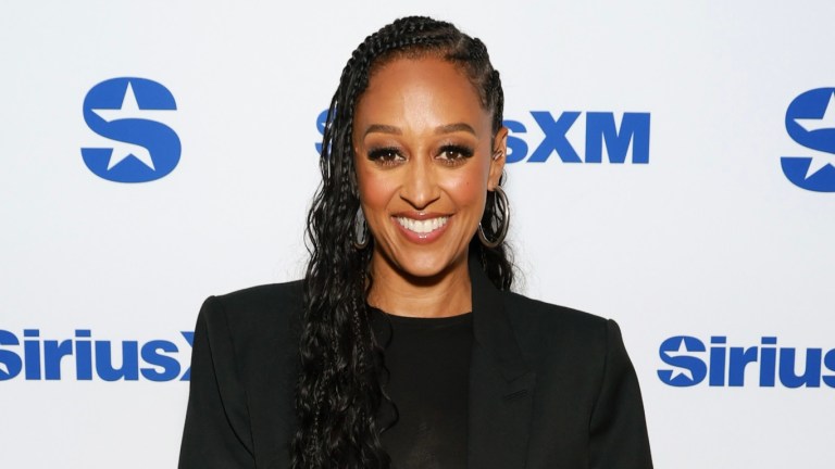 Gettin’ Serious? Social Media Reacts After Tia Mowry’s Boyfriend Shares Clips From Their Apparent Trip To His Hometown Gettin' Serious? Social Media Reacts After Tia Mowry's Boyfriend, Javoné Williams, Shares Clips From Their Apparent Trip To His Hometown (VIDEO + PHOTOS)