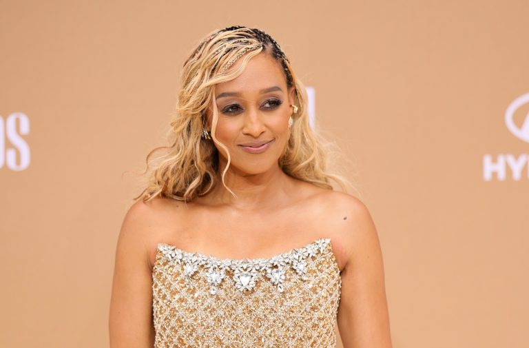 Go Sports! Tia Mowry’s Reaction To Watching Football With Javoné Williams Has The Girlies Saying, “SAME!” (VIDEO) Tia Mowry's Reaction To Watching Football With Javoné Williams Has The Girlies Saying Sam